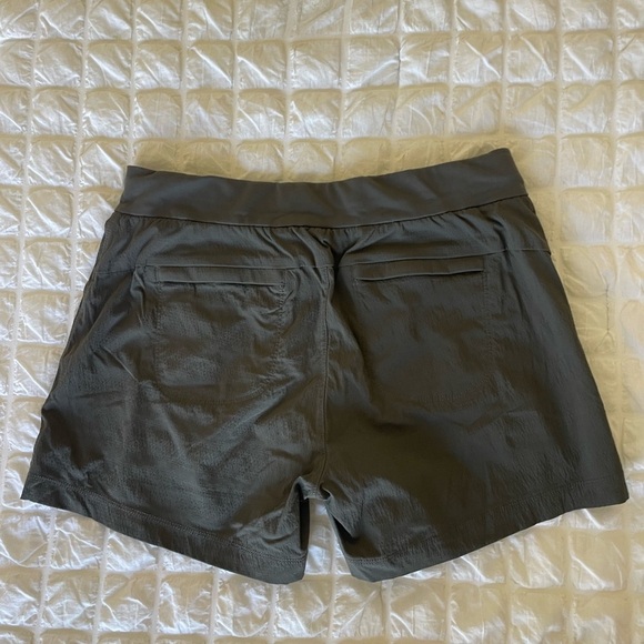 Athleta active wear shorts - Picture 5 of 7